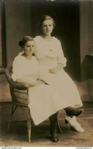 A5936 Anonymous ladies portrait souvenir photo postcard