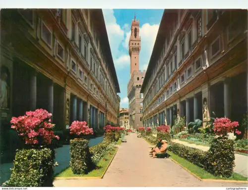 A5442 Italy Firenze The Uffizi flower show