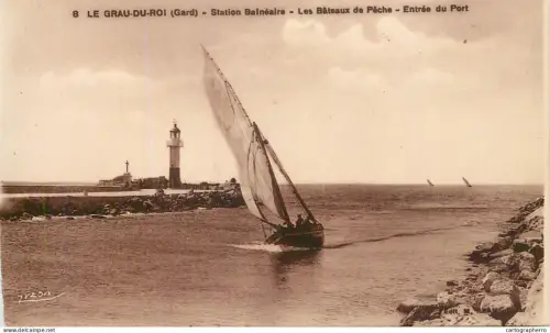 A5945 Le Grau-du-Roi entree du port bateaux de peche phare cpa