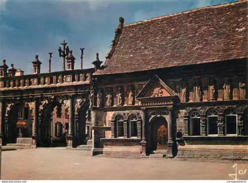 A5481 France Sizun (Finistere) L'Ossuaire et l'Arc de Triomphe