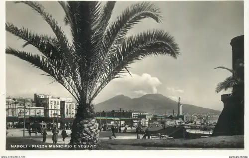 A5942 Napoli (Naples) piazza municipio e Vesuvio