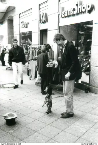 A5495 Puppets master jeans shop commercial centre stores types and scenes place to identify