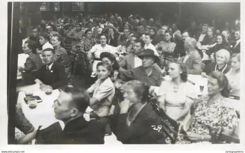 A5946 Group of anonymous people photographic postcard