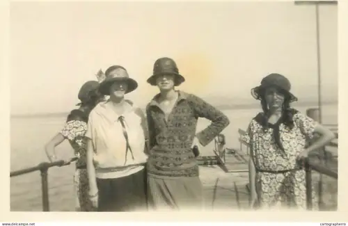 Anonymous persons Bexhill-on-Sea souvenir photo 6.5 x 9 cm