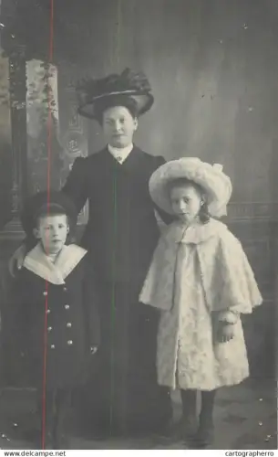 A6031 Photographic postcard Suisse Geneva > Genève studio Central children family group souvenir