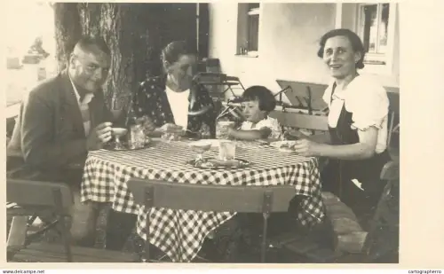 A6017 Photographic postcard anonymous persons children and family group