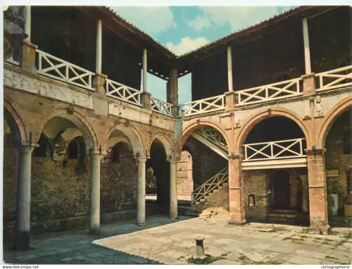 A5554 Greece Mystras Metropolis Aghios Dimitrios courtyard with vaulted arches
