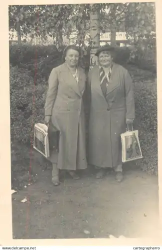 A6051 Anonymous women souvenir vintage photographic postcard