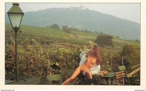 At the "Heuriger" Photographie von Roland Pieterski female model vineyard pose