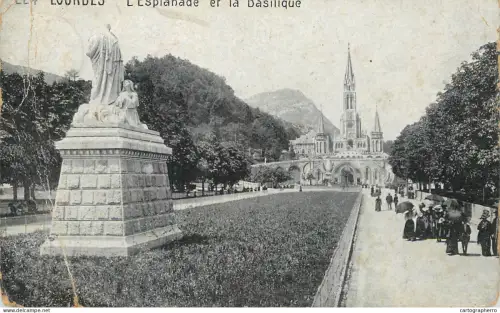 A6073 Lourdes esplanade et la basilique
