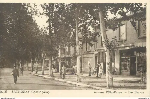 A1841 France Sathonay-Camp avenue Felix-Faure les bazars carte postale découpée cpa