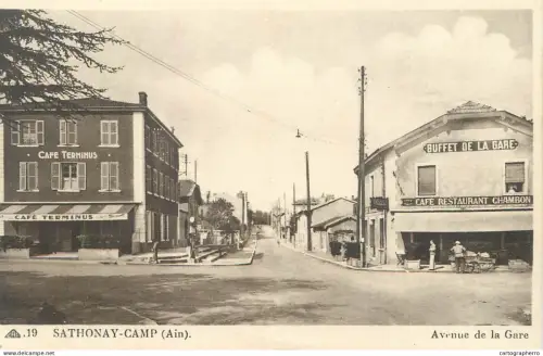 A1841 France Sathonay-Camp avenue de la gare carte postale découpée cpa