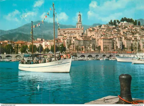 A5622 France Menton Cote d'Azur la vieille ville - le Sylco sortant du port