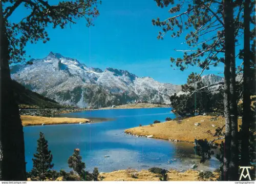 A5678 France Les Pyrenees Lac d'Aumar, Pic de Neouvieille paysage naturel pittoresque