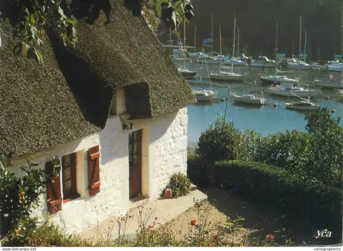 A5674 France Bretagne vieille maison de pecheur au bord de l'Aven
