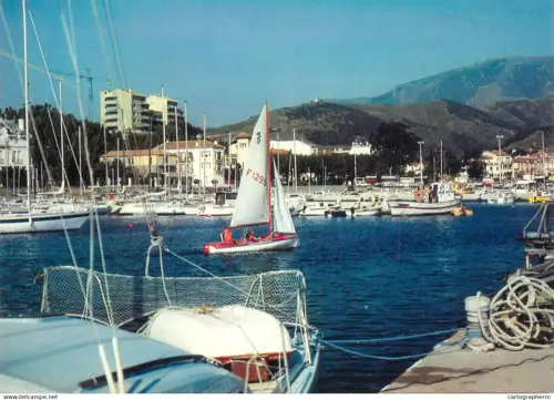 A5673 France Banyuls sur Mer Cote Vermeille harbour view