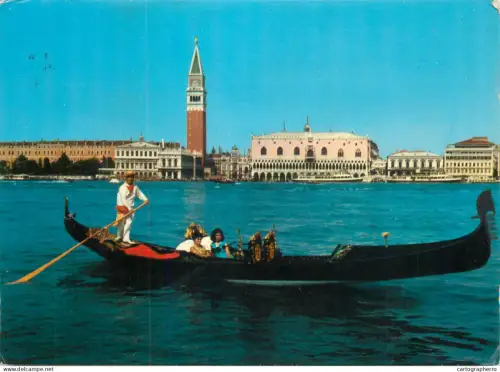 A5692 Italy Venezia panorama del Bacino di S Marco and gondola