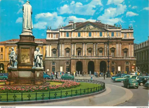 A5688 Italy Milano Teatro e Plazza de la Scala