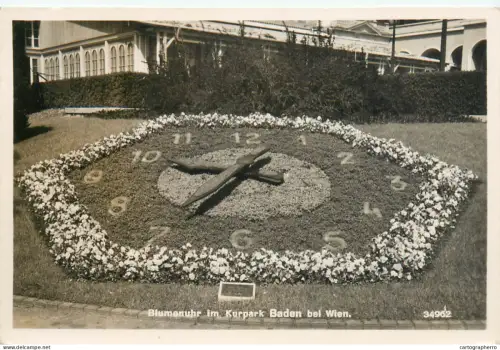 A5683 Austria Baden bei Wien Blumenuhr im Kurpark