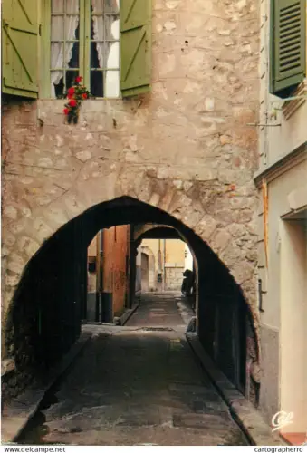 A5699 France Cote d'Azur Antibes old arch street