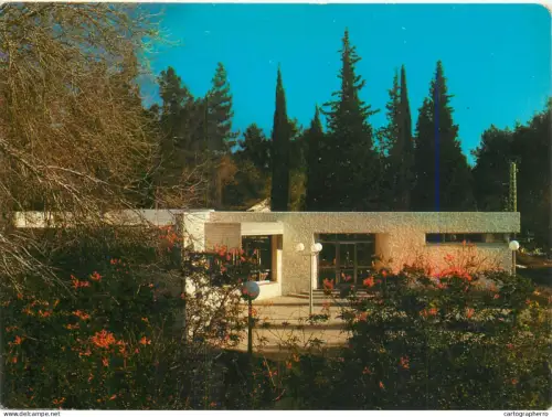 A5697 Modern building place to identify