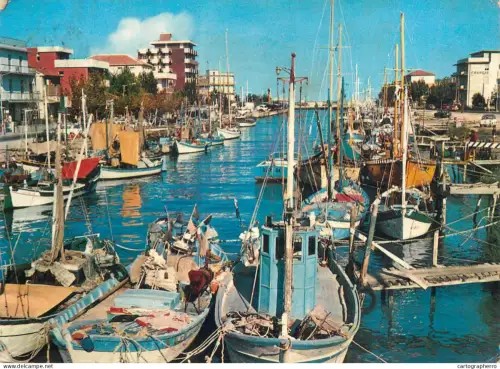 A5712 Italy Bellaria il porto canale