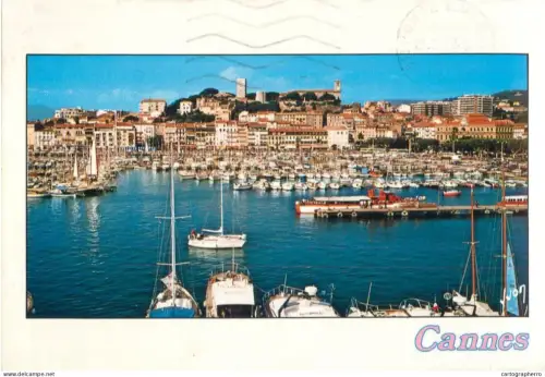 A5709 France Cannes (Alpes Maritimes) le Vieux Port dominee par le Suquet
