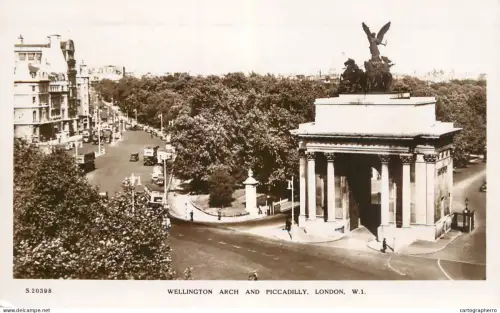 A6194 London Wellington Arch and Piccadilly