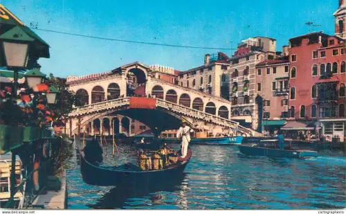 A6194 Venezia (Venice) Rialto bridge and gondola