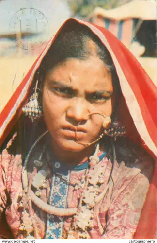 A5715 India A Rajasthani bejewelled belle in traditional attire