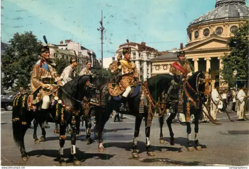 A6097 Romania junii din Brasov in vizita prin Bucuresti P. Marzari