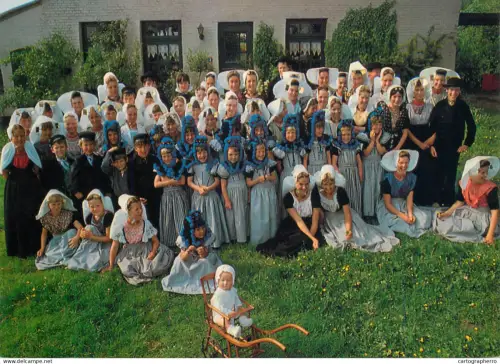 A5748 Netherlands Zeeland folklore typical costumes children group photo