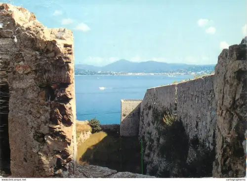 A5747 France Saint Tropez (Var) les remparts
