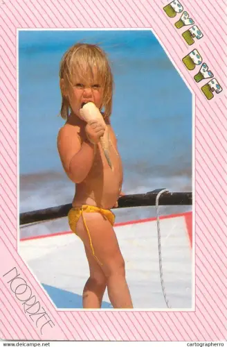 A5743 Little blonde girl on the beach etaing icearam