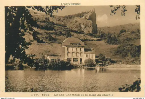 A5835 France L'Auvergne Le Lac Chambon et le Dent du Marais