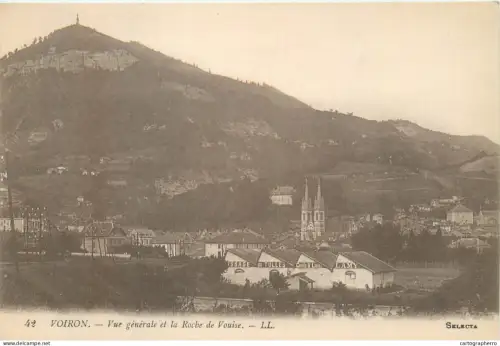 A5834 France Voiron vue generale et la Roche de Vouise