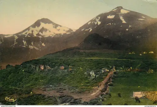 A5833 France Cantal paysage de montagne