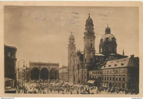 A5833 Germany Munchen Theatinerkirche und Feldherrhalle