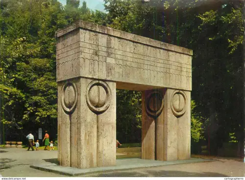 A5532 Romania Targu Jiu Poarta sarutului Brancusi