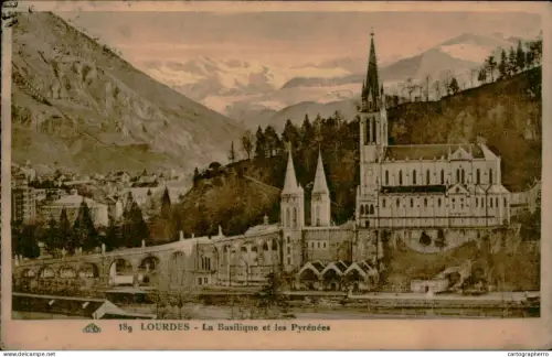 A5885 France Lourdes La Basilique et les Pyrenees