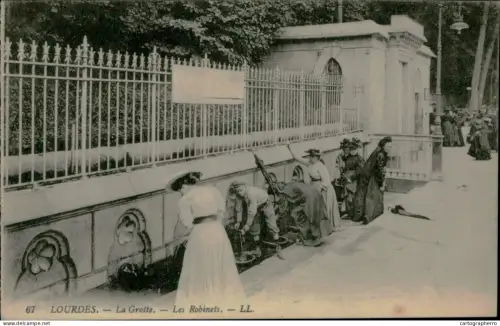 A5885 France Lourdes La Grotte et les robinets
