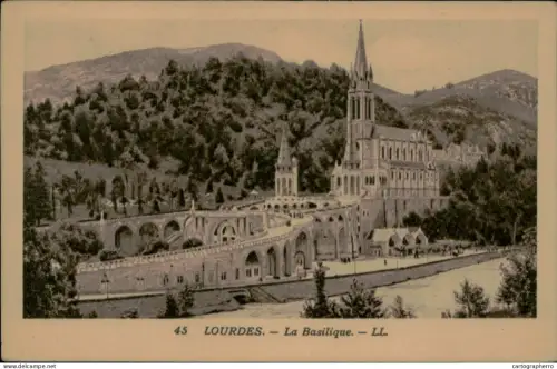 A5885 France Lourdes La Basilique