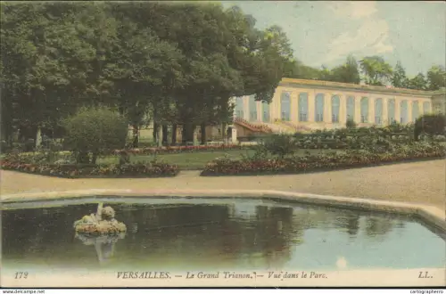 A5867 France Versailles Le Grand Trianon vue dans le parc