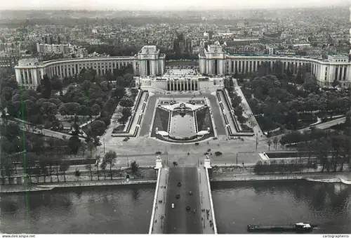 A5860 France Paris Palais Chaillot et Jardins du Trocadero vue aerienne