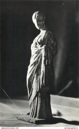 A5461 Romania Bucuresti Muzeul de istorie figurina lut