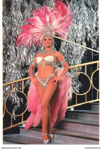 A6214 Las Vegas showtime statuesque girl
