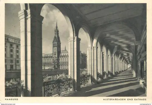 A6216 Hamburg: Alsterarkaden Arcades and Rathaus City Hall View