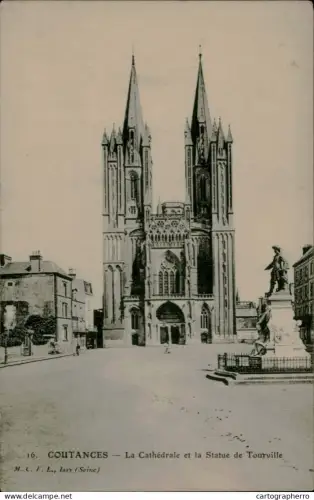 A5890 France Coutances La Cathedrale et la Statue de Tourville