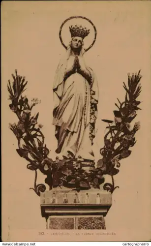 A5888 France Lourdes La Vierge Couronnee