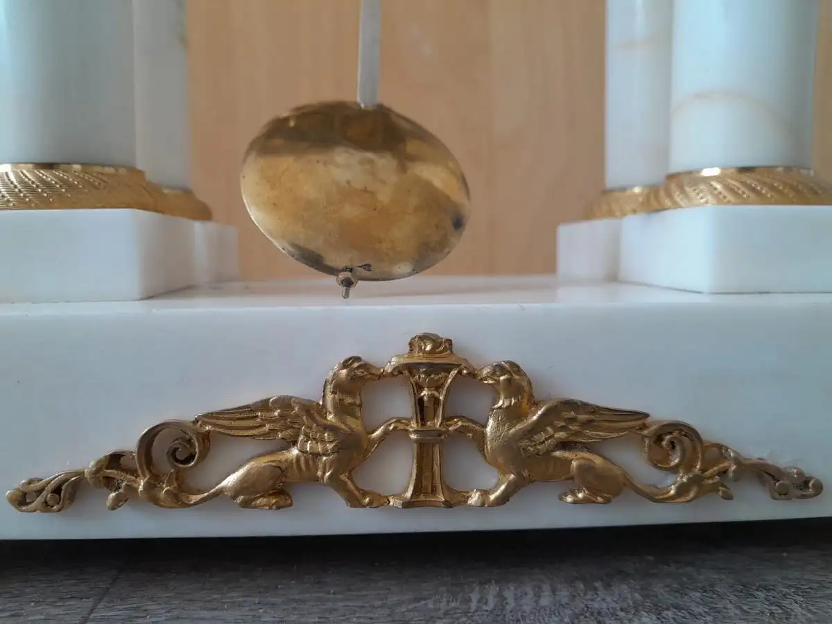 Weiße Marmor Säulenpendule - Französisch - White Marble Pendulum Clock- French Origin 2